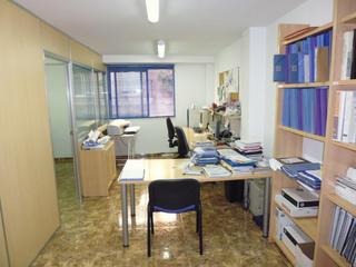 Bureau  Calle camill dolz. Local en planta entresuelo, en venta. alzira