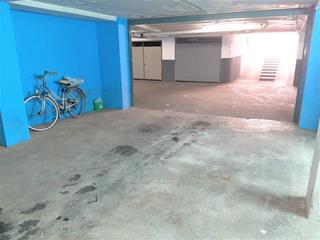 Aparcament cotxe a Pere Crespí. Garaje cerrado doble en venta en alzirazona parque pere crespí