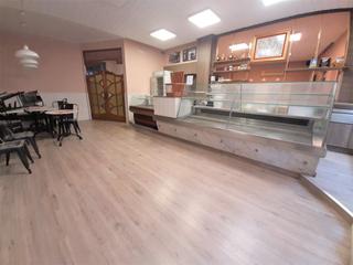 Casa a Corbera. Casa en venta en corbera con bajo comercial y dos viviendas