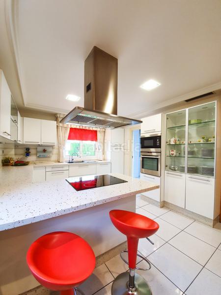 Foto 03ca189d-0c33-4378-9dbd-d16563ad6456. Chalet avec chauffage parking piscine dans Ciutat Jardí - Torreta Verdí Elche / Elx