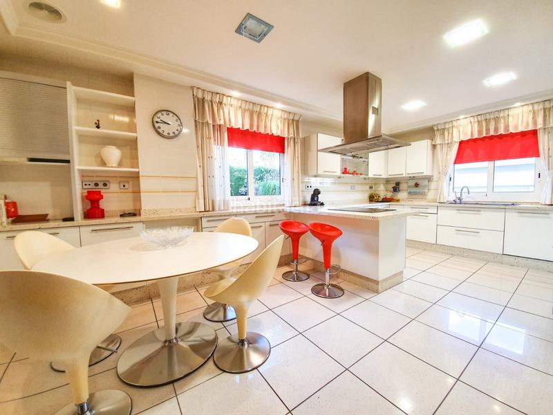 Foto 0ad6254d-127c-47aa-a05d-329cd2e1112f. Chalet avec chauffage parking piscine dans Ciutat Jardí - Torreta Verdí Elche / Elx