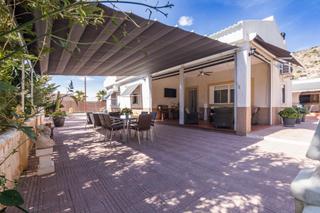 Chalet in Elche de la Sierra. Chalet en venta partida jubalcoy, urbanización buenos aires