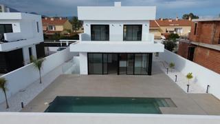 Chalet à La Font-Mezquitas. Espectacular villa de diseño en san juan playa, la font