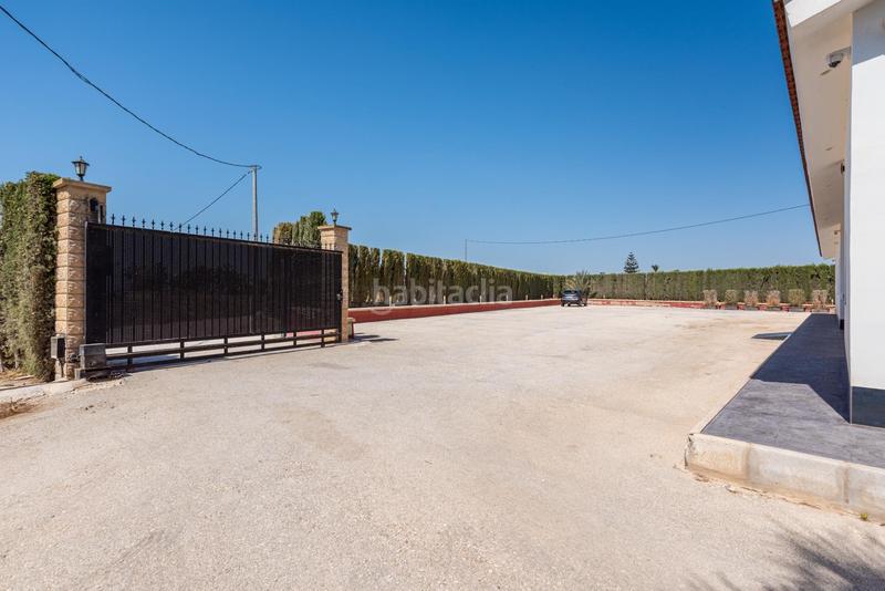 Foto 36e9d082-f74a-4346-b4cf-44c18a8fef6e. Xalet amb calefacció aparcament piscina a Las Bayas Elche / Elx