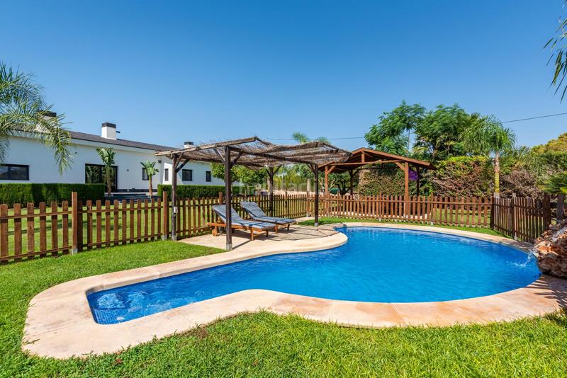 Foto 4fe7a1ee-647e-483b-becc-3c1362185ff3. Xalet amb calefacció aparcament piscina a Las Bayas Elche / Elx