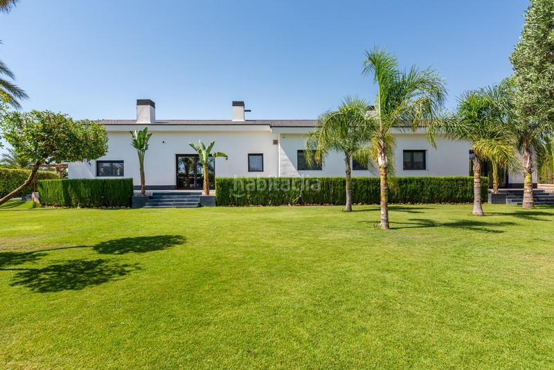 Foto af04b219-7c12-4b72-bb32-067a68e3f090. Xalet amb calefacció aparcament piscina a Las Bayas Elche / Elx