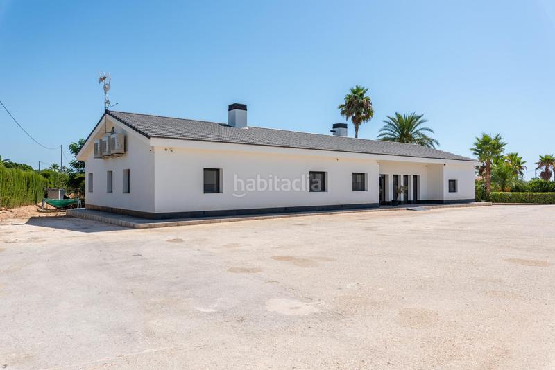 Foto d845582b-3d36-4259-97ff-4e73c773b115. Xalet amb calefacció aparcament piscina a Las Bayas Elche / Elx