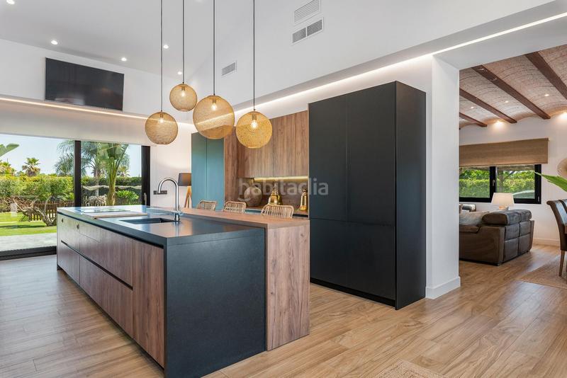 Foto f0f0362b-727e-42a3-a3bb-81227c72bd6f. Xalet amb calefacció aparcament piscina a Las Bayas Elche / Elx