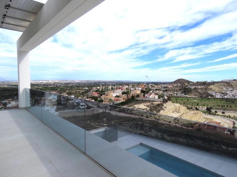 Foto b5d75490-3f70-4cb1-8b6b-b2c5e71551d8. Xalet amb calefacció aparcament piscina a Rojales