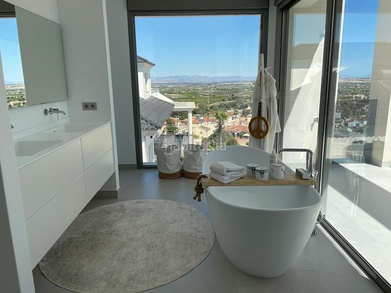 Foto b6bc7d27-1650-4d5e-8e0a-5570a7a56d1e. Xalet amb calefacció aparcament piscina a Rojales