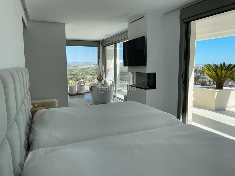 Foto bc49f162-b873-4d84-a267-24a07d2ea185. Xalet amb calefacció aparcament piscina a Rojales