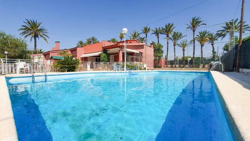 Foto 487c385d-3947-49d2-a203-6767f1bc1e1b. Chalet venta chalet, casa invitados, piscina, pista deportiva, huerto, zona hospital elche en Elche / Elx