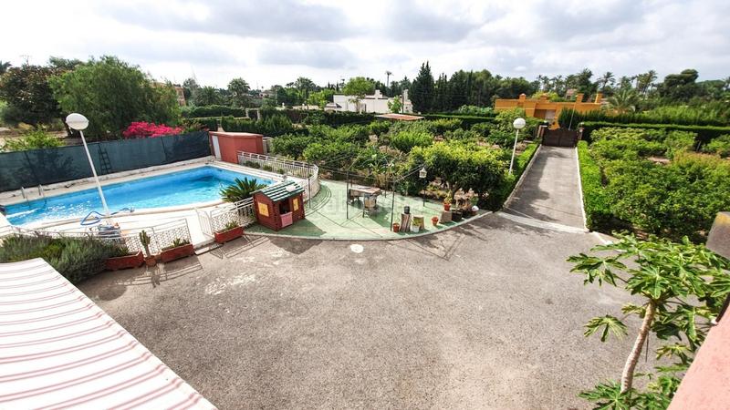 Foto e71d8b9f-21e8-4184-ad91-6dc52d4b2a67. Chalet venta chalet, casa invitados, piscina, pista deportiva, huerto, zona hospital elche en Elche / Elx