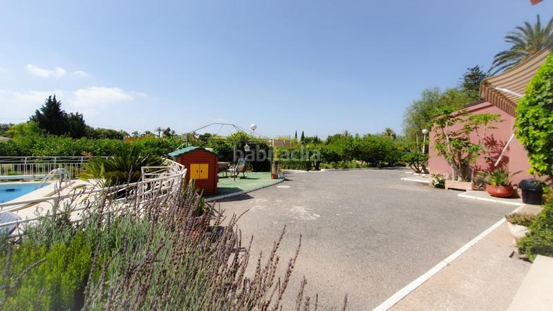 Foto f9c5b127-d905-4405-905b-19c36c933512. Chalet venta chalet, casa invitados, piscina, pista deportiva, huerto, zona hospital elche en Elche / Elx