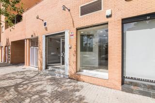 Local commercial à Calle orihuela 16. Local con posibilidad de cambio de uso en altabix, elche