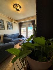 Pis en San Crispn. Coqueto piso en zona carrus!!! con tres habitaciones.