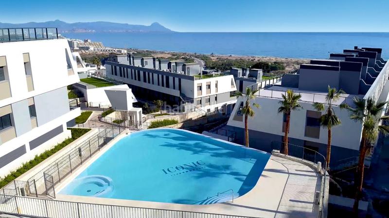 Foto 1a7bbbd7-57a9-4778-81b0-bae79fe8bdf5. Planta baixa amb calefacció aparcament piscina a Santa Pola