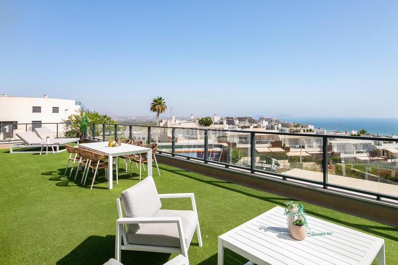 Foto eb6af647-bd5f-4c34-880b-79941ec2bd2c. Planta baixa amb calefacció aparcament piscina a Santa Pola