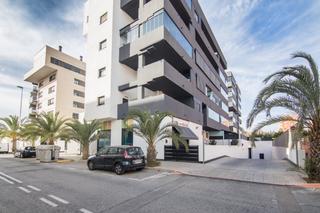Location Appartement  Calle jose antonio cañete juarez. Alquiler de vivienda nueva porcelanosa plazas de garaje y traste