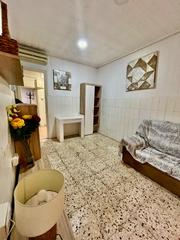 Planta baja en El Raval - Portes Encarnades. Tu plantita baja independiente! garaje? también...