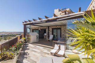 Casa aparellada a Los Arenales del Sol. Exclusivo pareado con piscina privada y vistas al mar