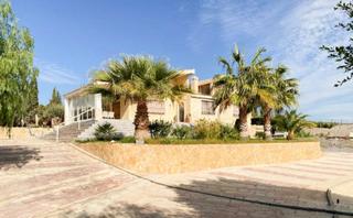 Xalet a Jubalcoi. Venta chalet con piscina, zona partida altabix,  excelente ubica