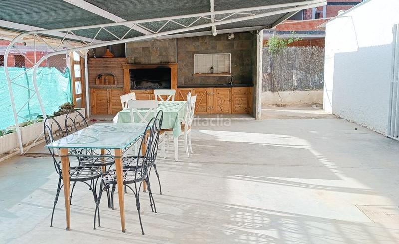 Foto a146a995-a9da-4409-b1e3-a7d368c9b3d1. Chalet venta chalet urbano con piscina a pocos metros farmacia peña las águilas en Elche / Elx