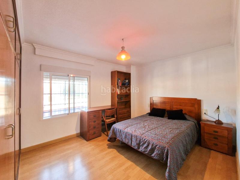 Foto d0f0a656-9cb2-4d29-914f-fa966f46215f. Chalet venta chalet urbano con piscina a pocos metros farmacia peña las águilas en Elche / Elx