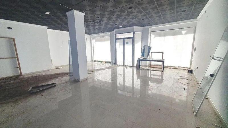 Foto 7d5e4e16-53c7-4cb6-918a-2fb10a0f4950. Local comercial oportunidad de inversión, amplios 3 local comerciales unificado en zona estratégica en Elda