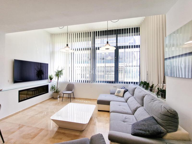 Foto e24a22d2-67b9-4022-91f3-9a7b271341fe. Planta baja estupenda planta baja esquina, 30m terraza, garaje, trastero, piscina, reformada, campo fútbol en Elche / Elx