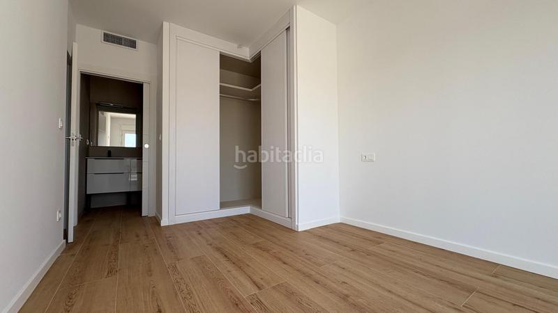 Foto 0d436b4f-4b72-45eb-aadc-39c804409bc9. Casa adosada moderno adosado espacios amplios y acabados de calidad en Castalla
