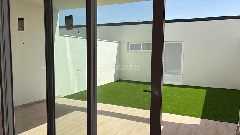 Foto 6d1f6f74-24ba-4219-a1fd-238150644f15. Casa adosada moderno adosado espacios amplios y acabados de calidad en Castalla