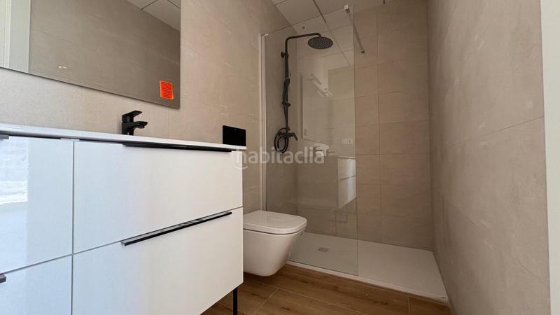 Foto a9bf2f2b-5c95-48b3-9eb8-734d9dae8ab7. Casa adosada moderno adosado espacios amplios y acabados de calidad en Castalla