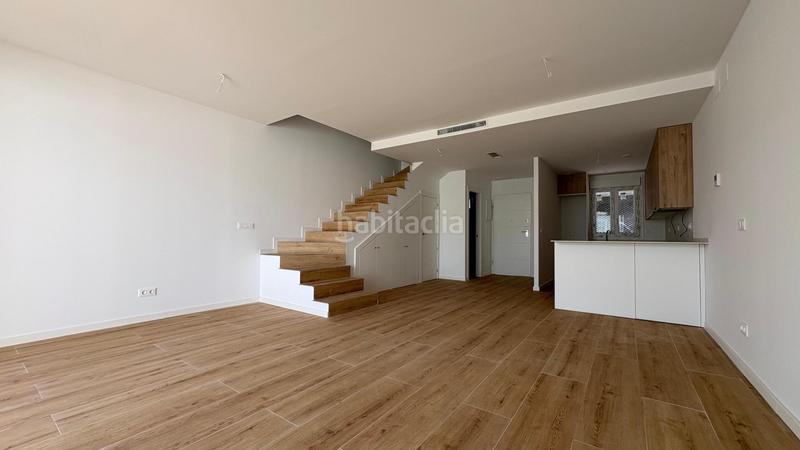 Foto be16ab7f-4fec-4f4d-881b-a3c1e18cf787. Casa adosada moderno adosado espacios amplios y acabados de calidad en Castalla