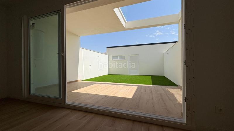 Foto eee67997-e013-42e8-9328-dc1cc2981682. Casa adosada moderno adosado espacios amplios y acabados de calidad en Castalla