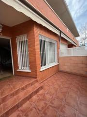 Lloguer Casa adossada a Ciutat Esportiva. Coqueto triplex en la zona de moda en alquiler