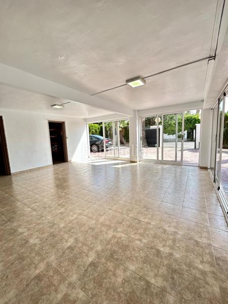 Foto 2d520d6a-5dbd-49a5-a2ee-811226b7d251. Chalet avec parking piscine dans Peña de las Águilas Elche / Elx