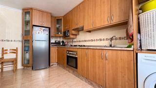 Etagenwohnung in El Toscar. Pisazo de 4 habitaciones y ascensor en el toscar