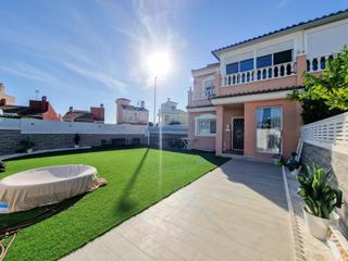 Maison à Puerto Marino. Venta chalet esquina, 200m terraza, piscina comunitaria, reforma