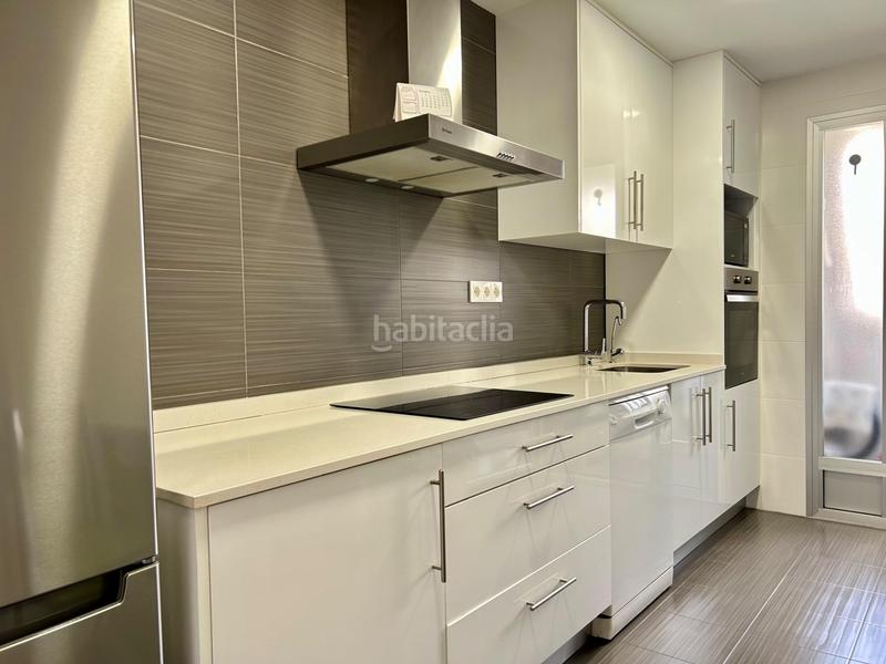 Foto a0d9e855-7d1f-42aa-801b-2ced7427d05a. Pis a Reina Victoria - Miguel Hernández Elche / Elx