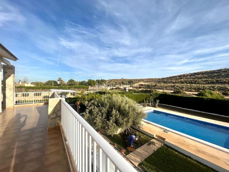 Foto ec7e5fb9-90d1-4720-9477-1e7f49704e3c. Xalet amb aparcament piscina a Jubalcoi Elche / Elx