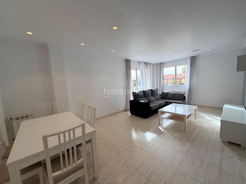 Foto 36f0a034-0f9b-4ebe-b66f-f6e9b708d593. Alquiler planta baja tu planta baja de alquiler en zona kelme en urbanización con piscina en Elche / Elx