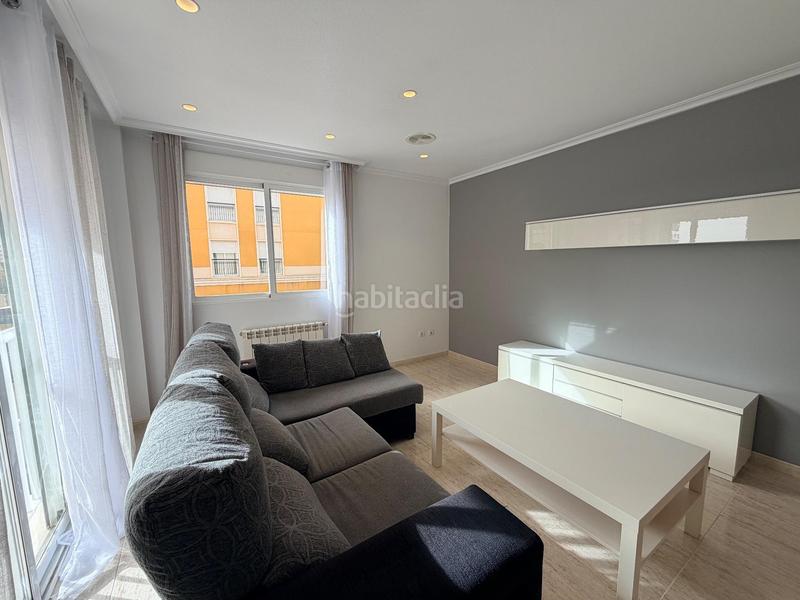 Foto bcfb0f31-ebc1-47b1-99cd-9d434e76fc2c. Alquiler planta baja tu planta baja de alquiler en zona kelme en urbanización con piscina en Elche / Elx