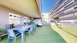 Pis a Sector V. Increíble piso esquina, terraza 100m, garaje, piscina, zona depo