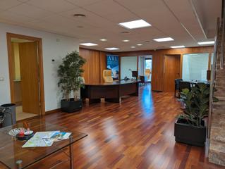 Duplex  Avinguda vila de blanes 161. Oficina dúplex en venta – 180 m² con opción a vivienda + oficina