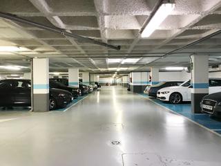 Autoparkplatz in Plaça de polo de bernabé 6