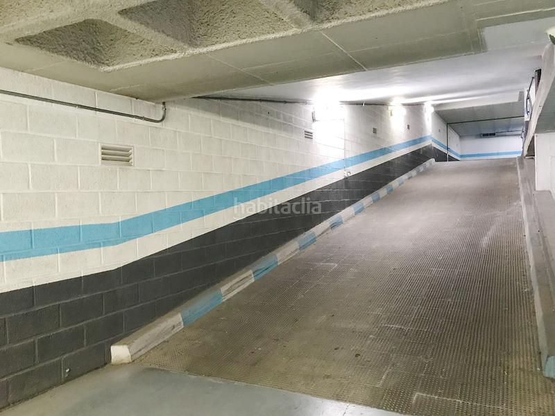 Foto caddb685-90e0-4a9a-9a15-934a2b8d927c. Autoparkplatz in plaça de polo de bernabé 6 in Exposició Valencia