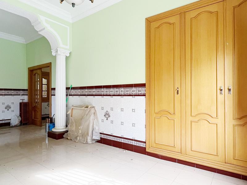 Foto 02b61668-c5e8-4ee0-83f9-e5121845a678. Edifici a plaça de la font de sant agustí 5d a El Castellar i l'Oliverar Valencia