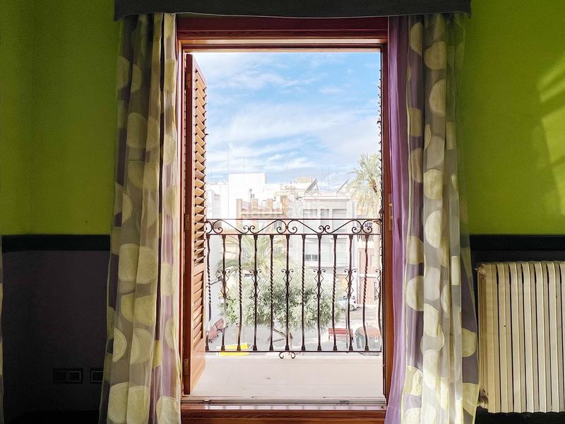 Foto 0dff6063-1d5b-4683-b183-706c7ce170c2. Edifici a plaça de la font de sant agustí 5d a El Castellar i l'Oliverar Valencia