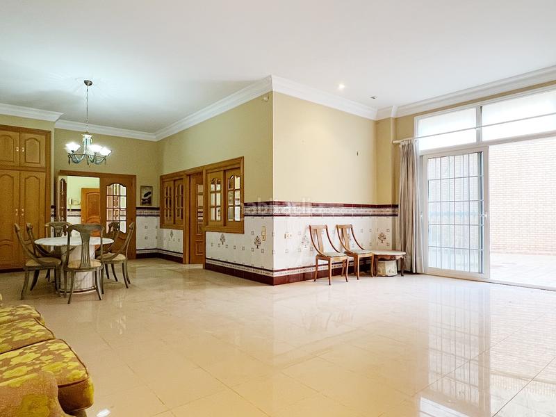 Foto 1401adc1-212c-44db-a370-213e5a609794. Edifici a plaça de la font de sant agustí 5d a El Castellar i l'Oliverar Valencia